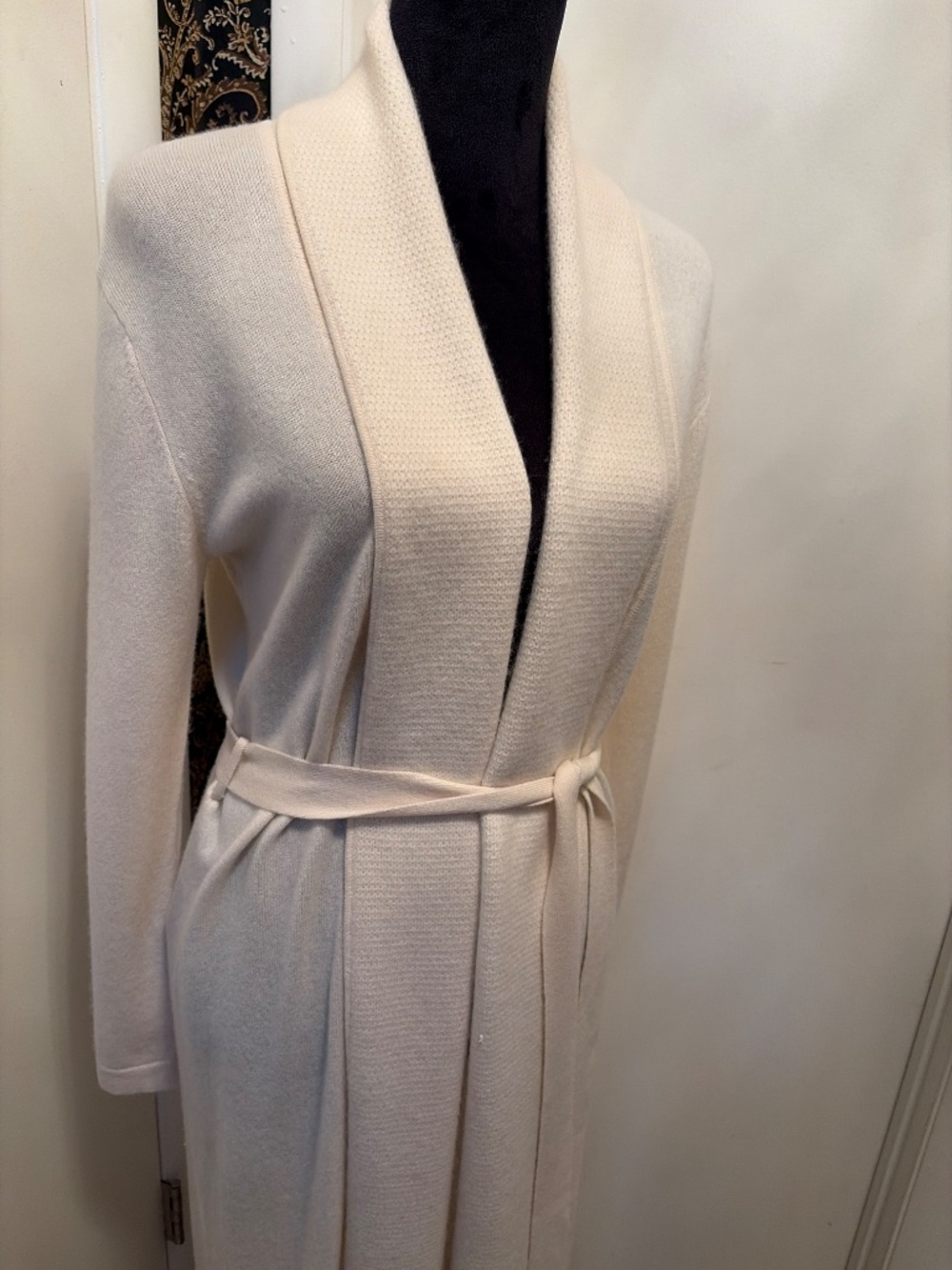 100% Cashmere Neiman Marcus Cream Belted Knit Robe - Picture 4 of 14